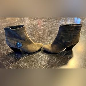 Vaneli Gray Suede Ankle Boots.  Size 6